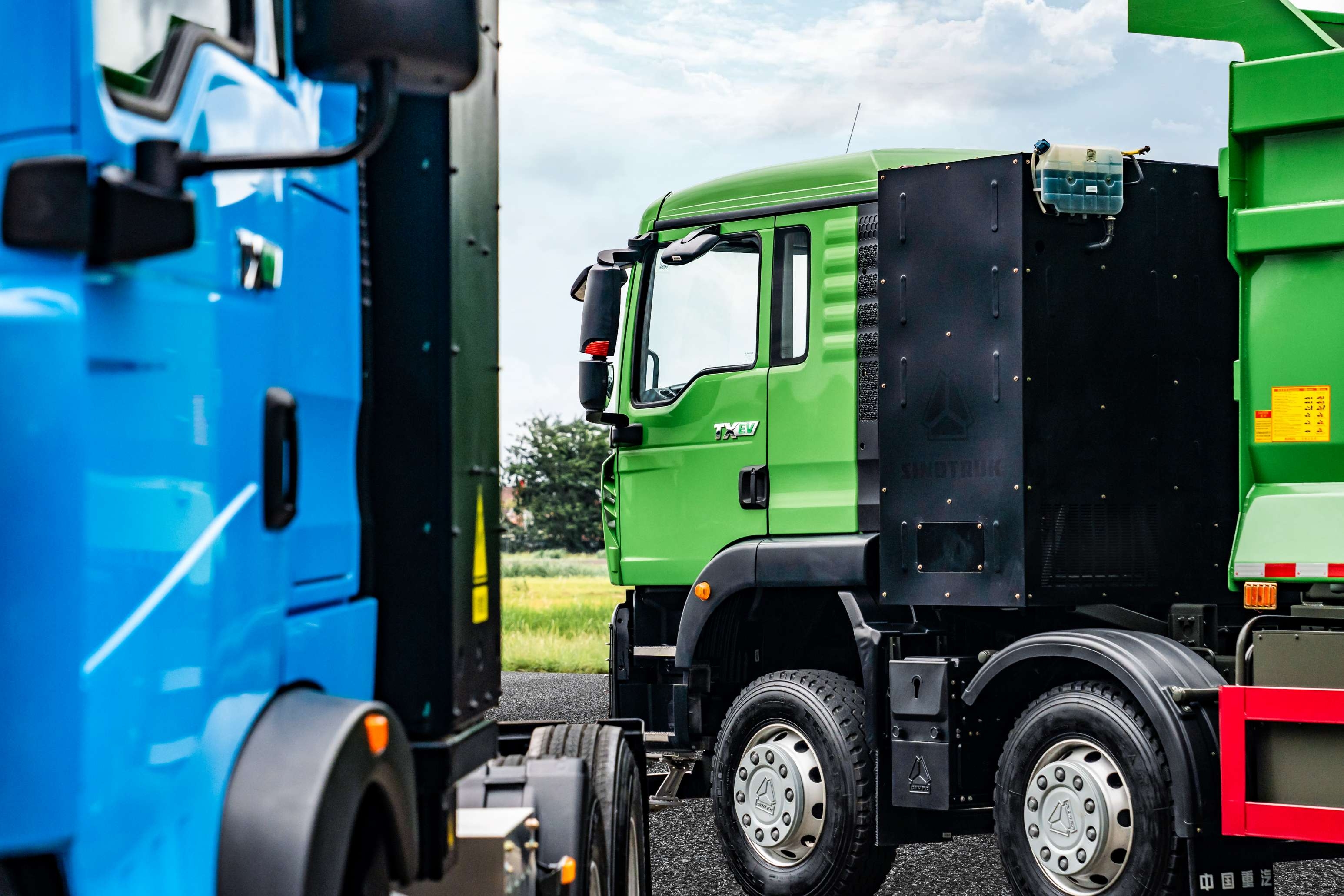 HOWO-TX EV 8x4 Tipper (7)