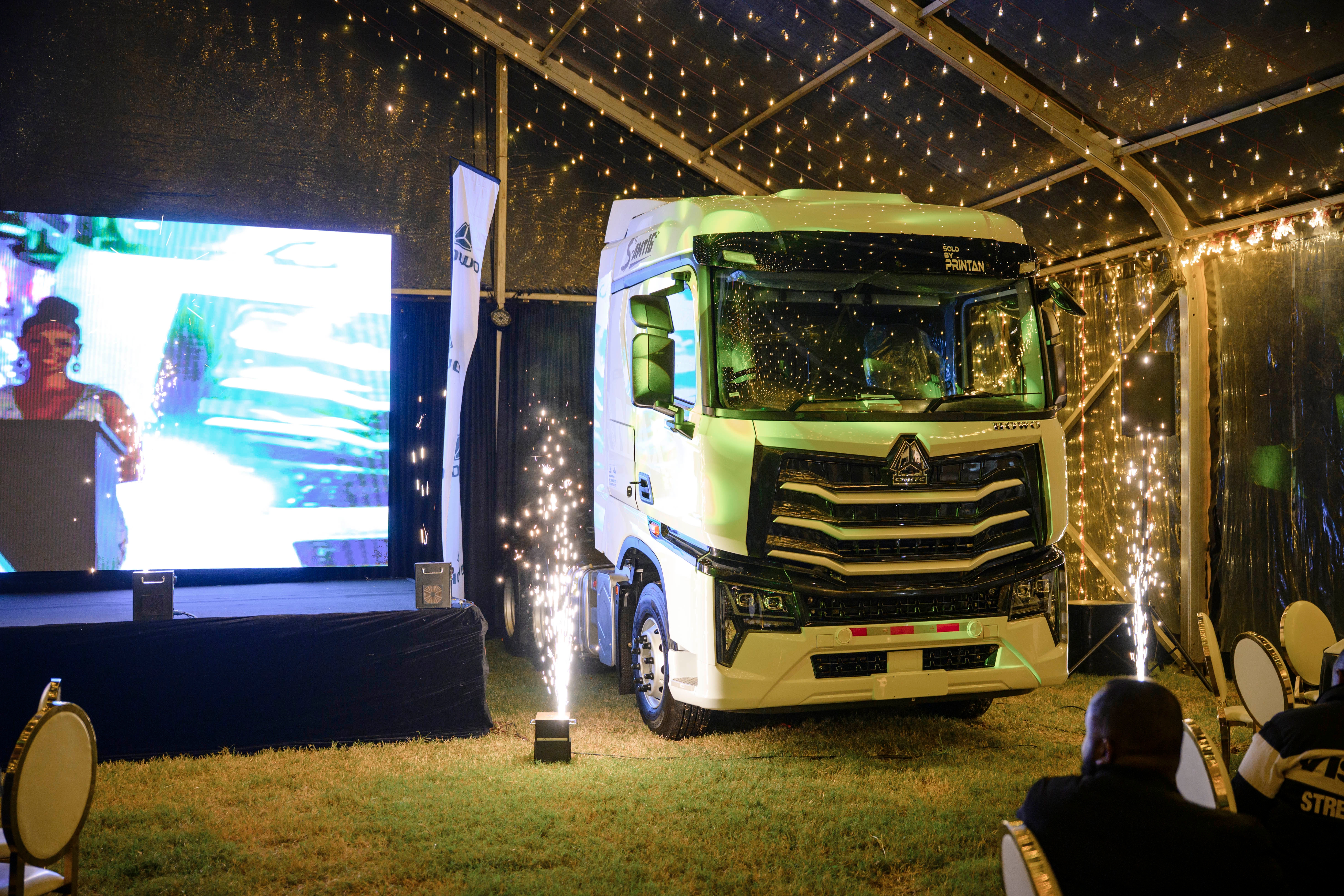 中国重汽成功举办肯尼亚HOWO-MAX新品发布会