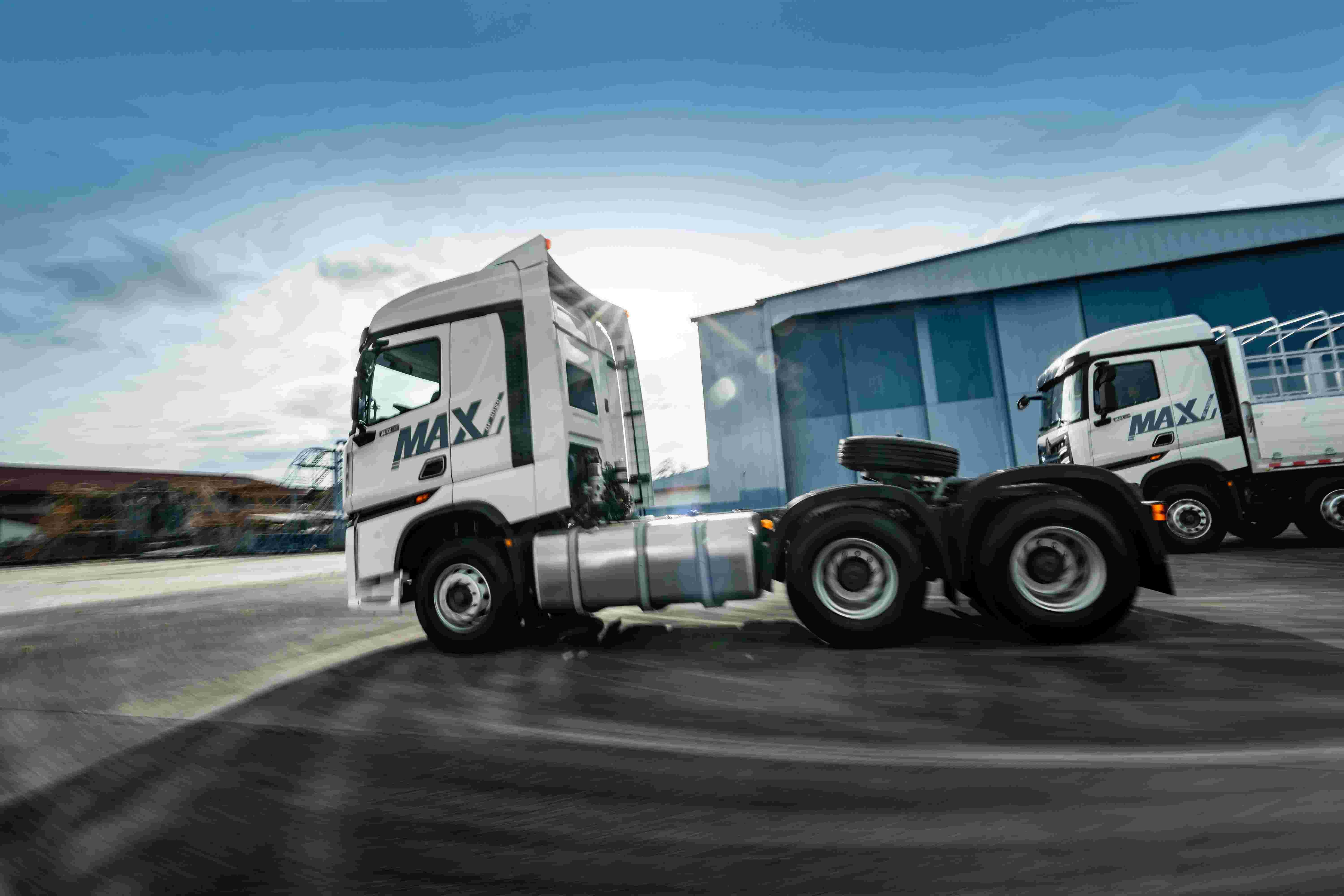 HOWO-MAX 6x4 tractor (21)