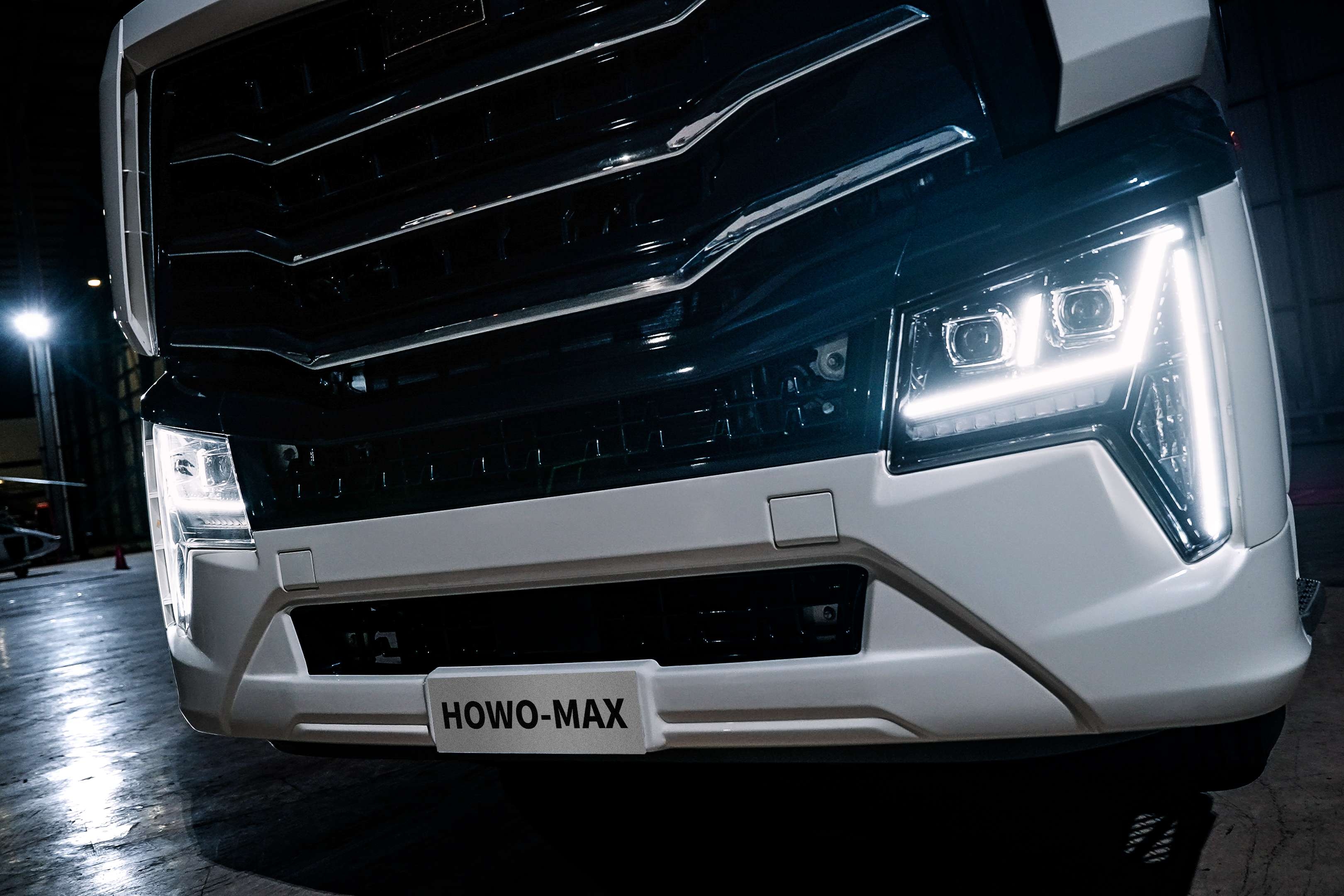 HOWO-MAX 6x4 tractor (22)