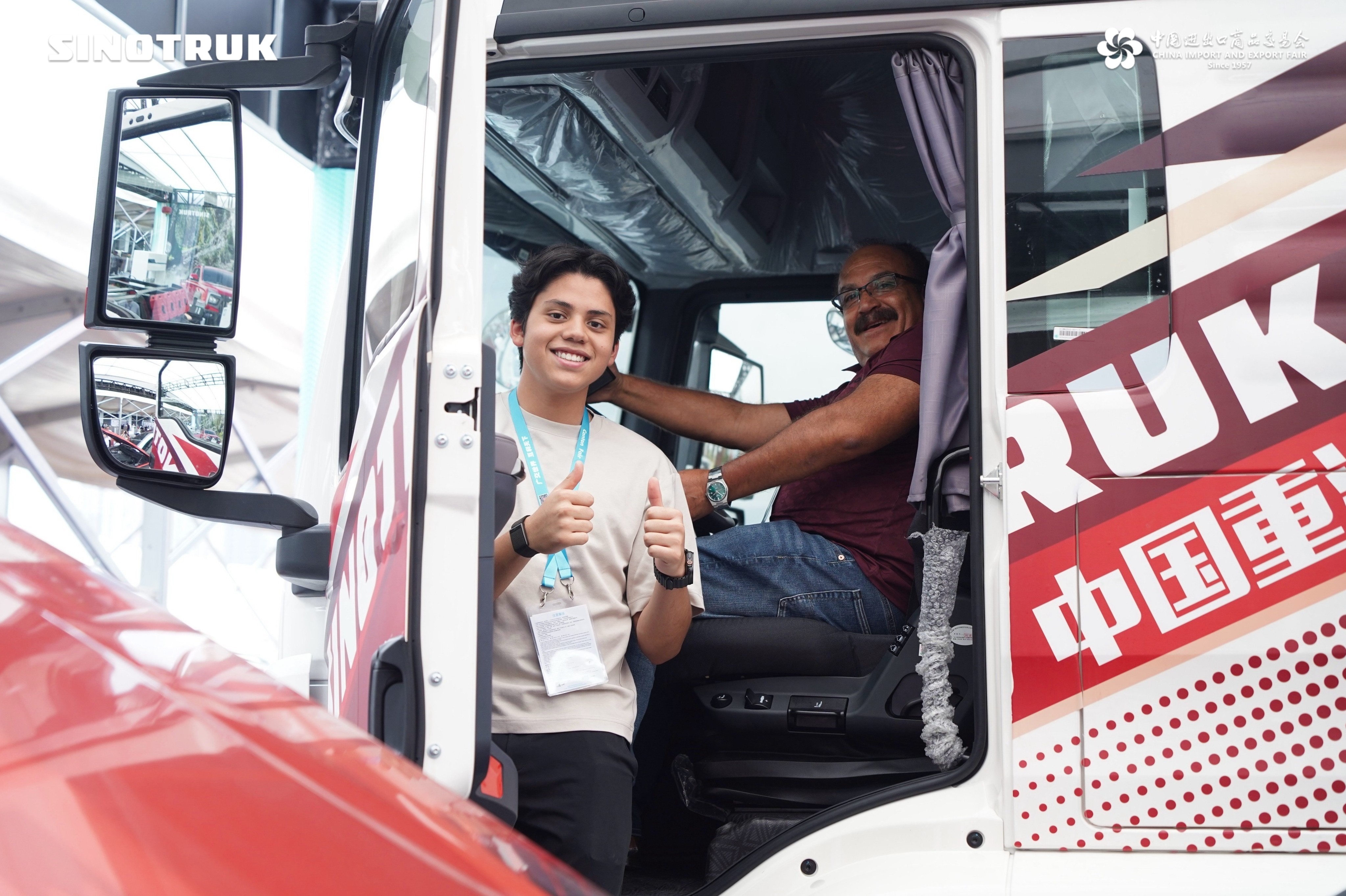 Cadena plena, verde global | SINOTRUK debuta en la 139ª Feria de Cantón